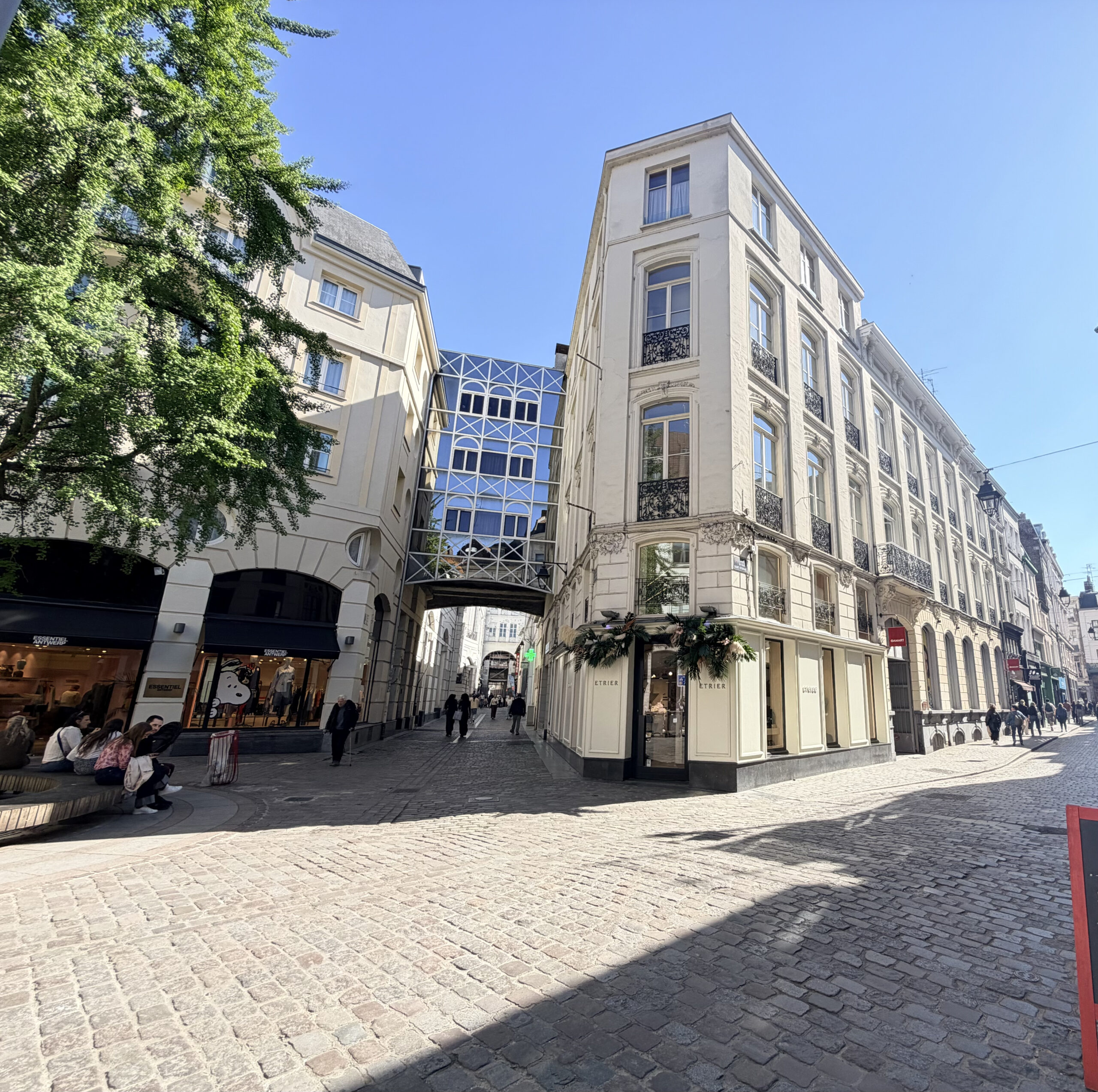 Lire la suite à propos de l’article Local 208m2 rue du Curé Saint Etienne – Vieux Lille