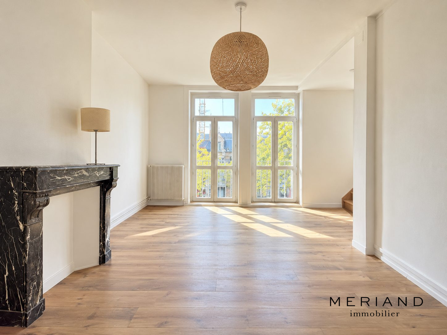 Lire la suite à propos de l’article Magnifique T3 102m2 au sol rénové au coeur de la Madeleine